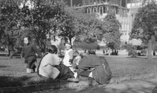 A picnic on Portsmouth Square, Chinatown, San Francisco, between 1896 and 1906. Creator: Arnold Genthe.