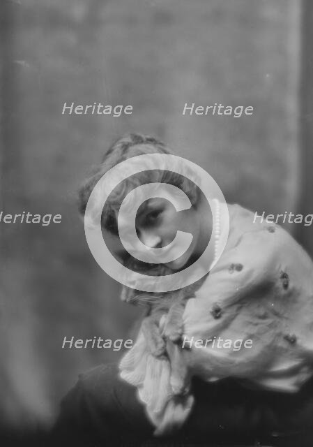 Lentz, Lu, Miss, with Buzzer the cat, portrait photograph, 1914 Apr. 17. Creator: Arnold Genthe.