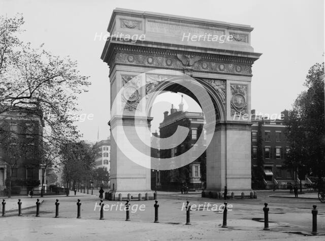 Washington Arch, Washington Square, New York, N.Y., c1901. Creator: Unknown.