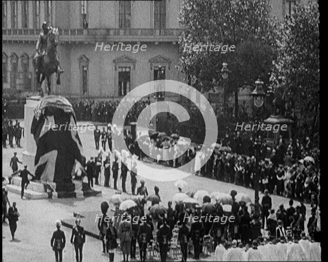 Crowds Gathering for the Unveiling of the Statue of King Edward VII, 1921. Creator: British Pathe Ltd.