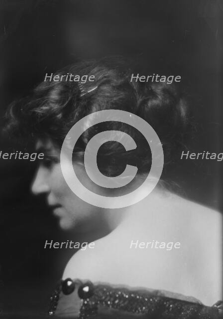 Shelton, Mrs., portrait photograph, 1913 July 17. Creator: Arnold Genthe.