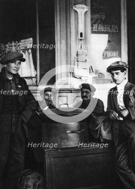 Street sellers of roasted chestnuts, Paris, 1931.Artist: Ernest Flammarion