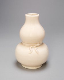 Gourd-Shaped Vase with Encircling and Twisted..., Ming dynasty or Qing dynasty, clate 17th/18th cent Creator: Unknown.