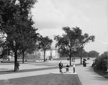 Driveway near Field Museum [of Natural History], Jackson Park, Chicago, Ill., c1907. Creator: Unknown.