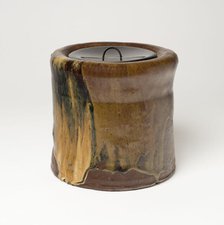 Satsuma-Ware Water Jar (Mizusashi), 18th century. Creator: Unknown.