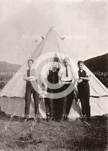 Rowntrees boys camp, 1912. Artist: Unknown