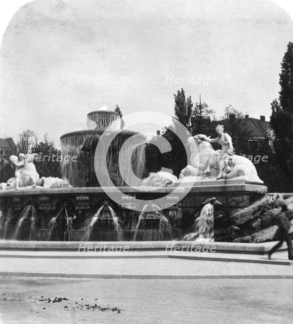 The Wittelsbacherbrunnen, Munich, Germany, c1900s.Artist: Wurthle & Sons