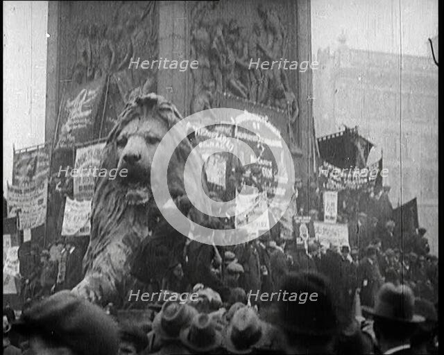 People Climbing Over the Lions at the Foot of Nelson's Column in Trafalgar Square, London..., 1922. Creator: British Pathe Ltd.
