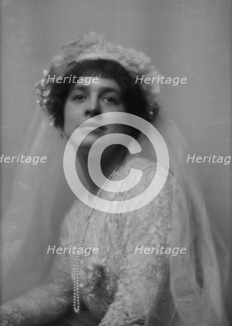Paige, H. Roy, Mrs., portrait photograph, 1912 or 1913. Creator: Arnold Genthe.