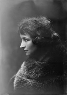 Mrs. K.L. Spaeth, portrait photograph, 1919 Oct. 2. Creator: Arnold Genthe.