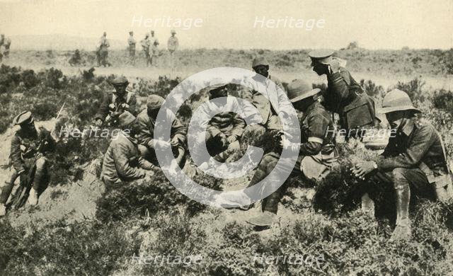 'Prisoners of War: interrogating captured Turks', First World War, c1917-1918, (c1920). Creator: Unknown.