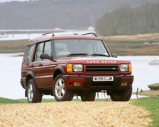 2000 Land Rover Discovery TD5. Artist: Unknown.