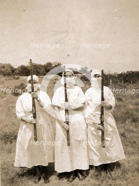 Ethel Newland and fellow nurses, c1918. Creator: Unknown.