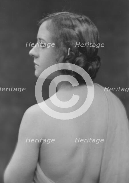 Dazie, Mlle., portrait photograph, 1917. Creator: Arnold Genthe.