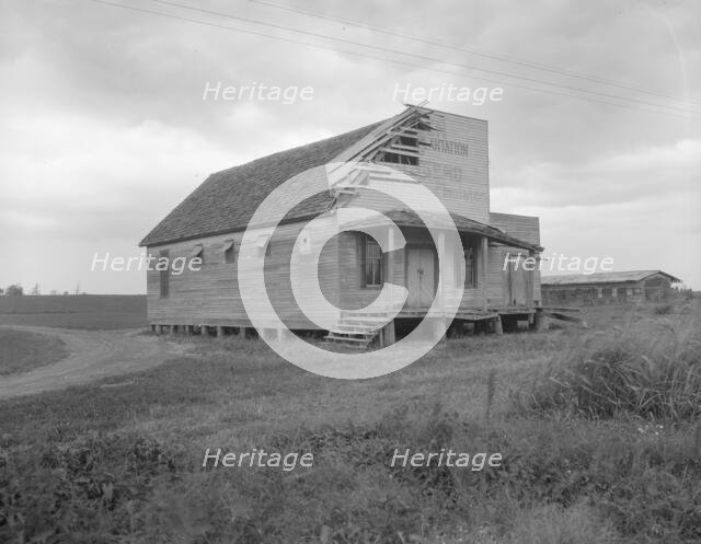 Commissary of the Gold Dust Plantation near Clarksdale, Mississippi, 1937. Creator: Dorothea Lange.