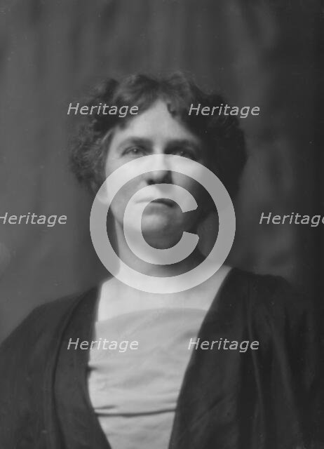 Sharpsten, A., Mrs., portrait photograph, 1912 Apr. 22. Creator: Arnold Genthe.