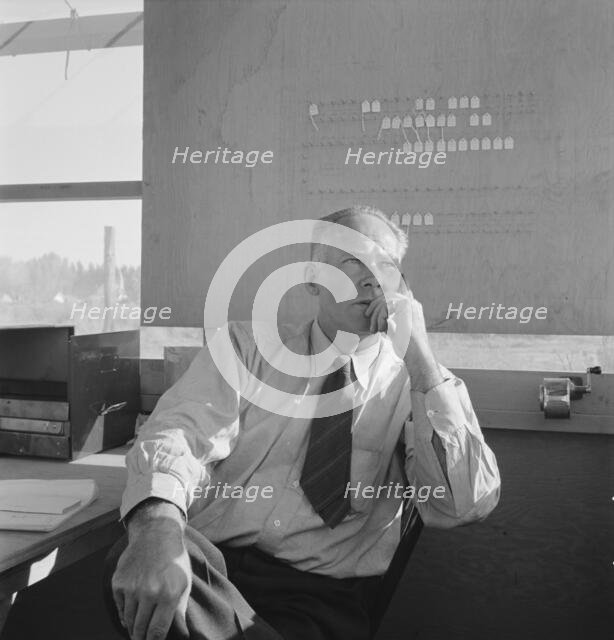 Manager of mobile unit (FSA), on day camp opened..., Merrill, Klamath County, Oregon, 1939. Creator: Dorothea Lange.
