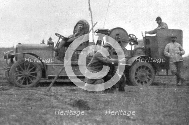 'La "Saucisse"; L'observateur et son travail. Le treuil sur automobile', 1916. Creator: Unknown.