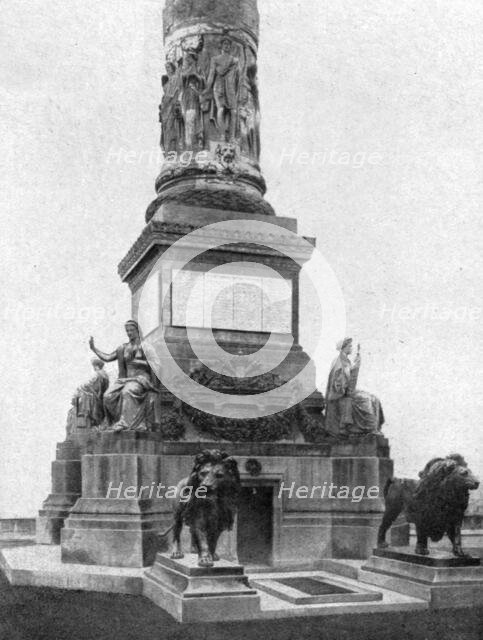 'Le "Soldat Inconnu" de Belgique; le tombe du "Soldat inconnu" belge au pied de la..., 1922. Creator: Unknown.