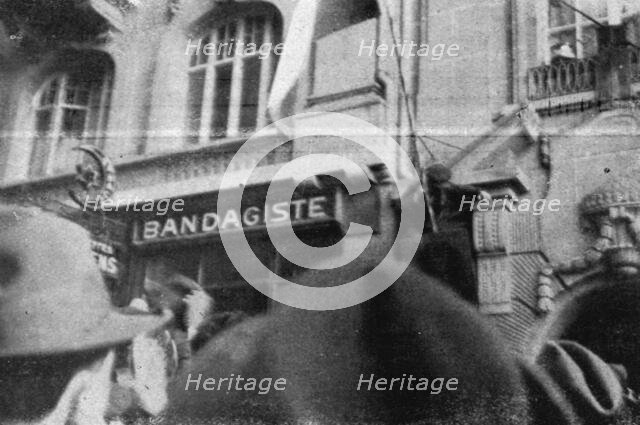 'Deux incidents en Suise; Trois Instantanes de l'incident du drapeau Allemand..., 1916. Creator: Unknown.