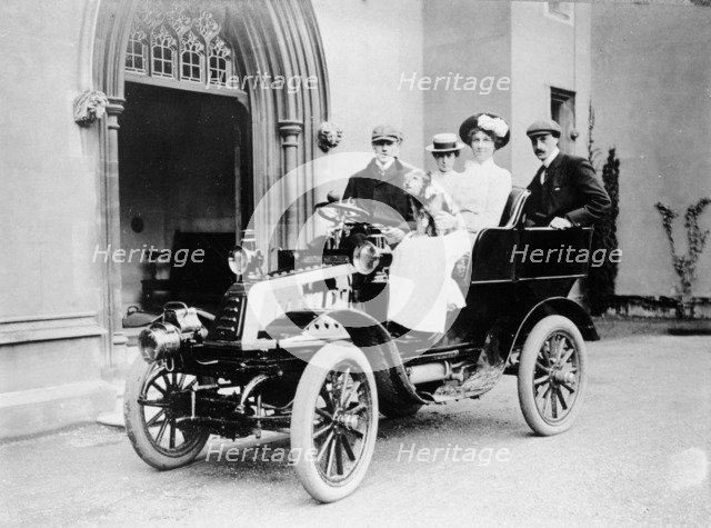 De Dion car and passengers, c1902. Artist: Unknown