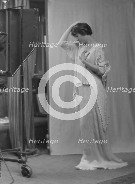 Woodruff, Eleanor, Miss, portrait photograph, ca. 1914. Creator: Arnold Genthe.