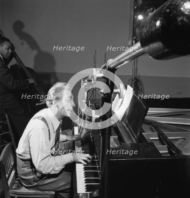 Portrait of Harry Gibson, Diamond studio, New York, N.Y.(?), ca. Apr. 1947. Creator: William Paul Gottlieb.