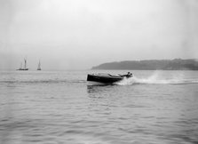 The hydroplane 'Vicuna III' underway, 1913.  Creator: Kirk & Sons of Cowes.