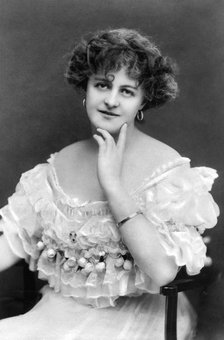 Marie Studholme (1875-1930), English actress, 1900s.Artist: Johnston & Hoffmann