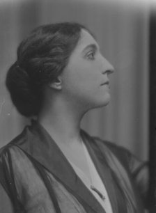 Wichel, William, Mrs., portrait photograph, 1916. Creator: Arnold Genthe.
