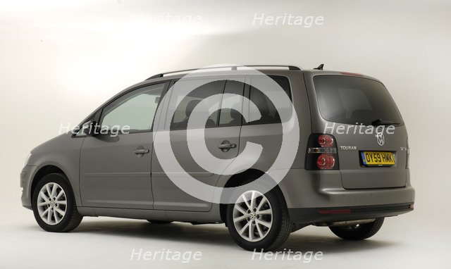 2009 Volkswagen Touran Tdi Artist: Unknown.