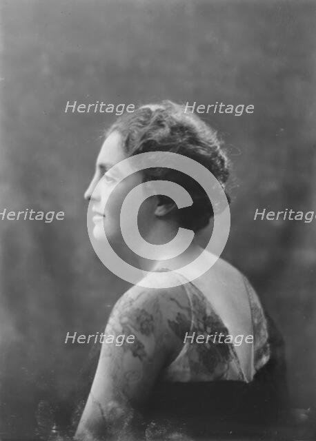 Mrs. George Ewing, portrait photograph, 1918 June 1. Creator: Arnold Genthe.