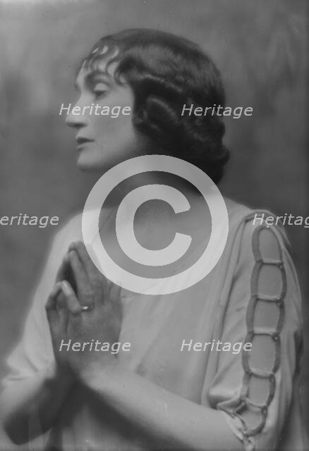 Barker, Granville, Mrs. (Lillah MacCarthy), portrait photograph, 1915 Feb. 26. Creator: Arnold Genthe.