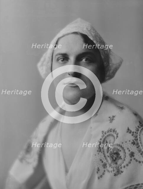 Spencer, Miss, portrait photograph, 1916. Creator: Arnold Genthe.