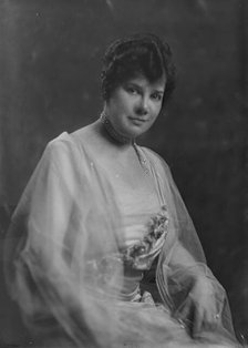 Mrs. R.H. Dowman, portrait photograph, 1918 Nov. 2. Creator: Arnold Genthe.