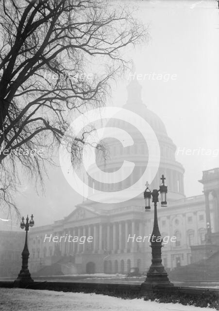 U.S. Capitol, 1917. Creator: Harris & Ewing.
