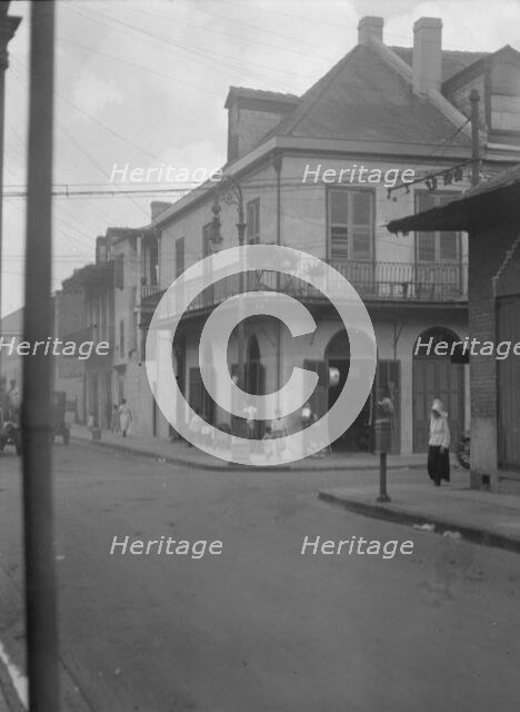 Street scene, New Orleans, between 1920 and 1926. Creator: Arnold Genthe.