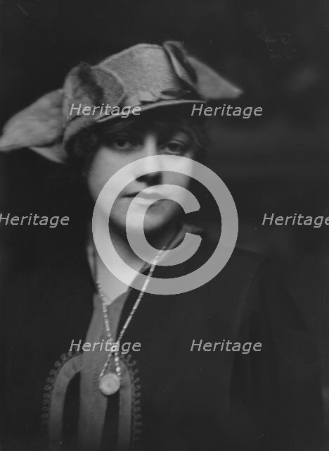 Fisher, Dorothy, Miss, portrait photograph, 1915. Creator: Arnold Genthe.