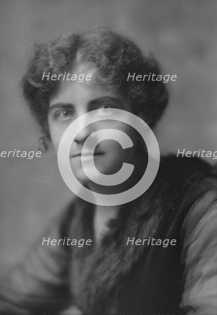 Morris, Jean, Miss, portrait photograph, 1914 Dec. or 1915 Jan. Creator: Arnold Genthe.