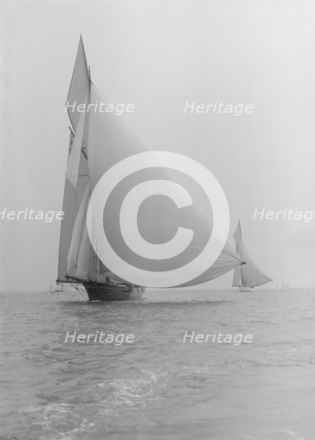 The yawl 'Wendur' sailing with spinnaker, 1913. Creator: Kirk & Sons of Cowes.