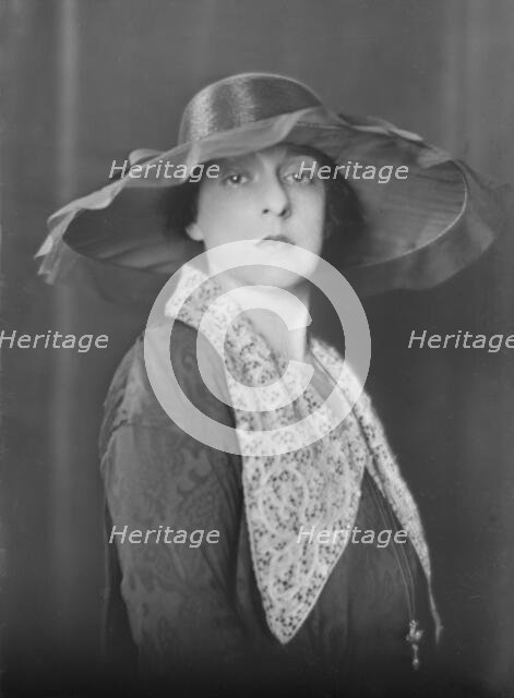 Mrs. J.E. Zanetti, portrait photograph, 1918 July 1. Creator: Arnold Genthe.