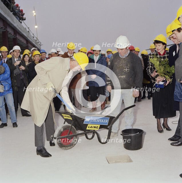 Chelsea and Westminster Hospital, Fulham Road, Kensington and Chelsea, London, 28/01/1991. Creator: John Laing plc.