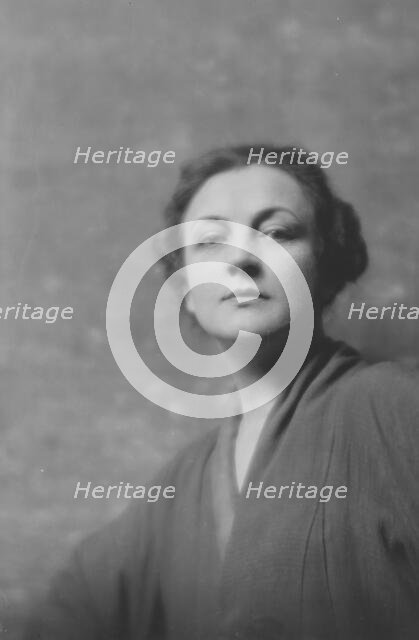 Read, Mrs., portrait photograph, 1916. Creator: Arnold Genthe.