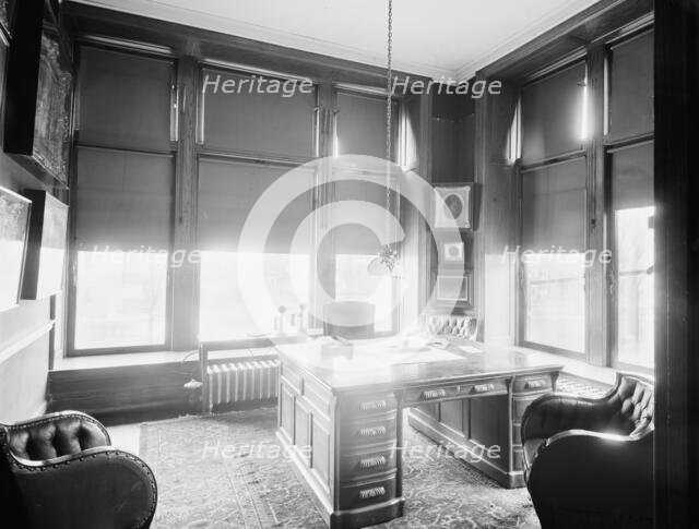 Offices of Mulford & Petry Co., Detroit, Mich., between 1900 and 1910. Creator: Unknown.