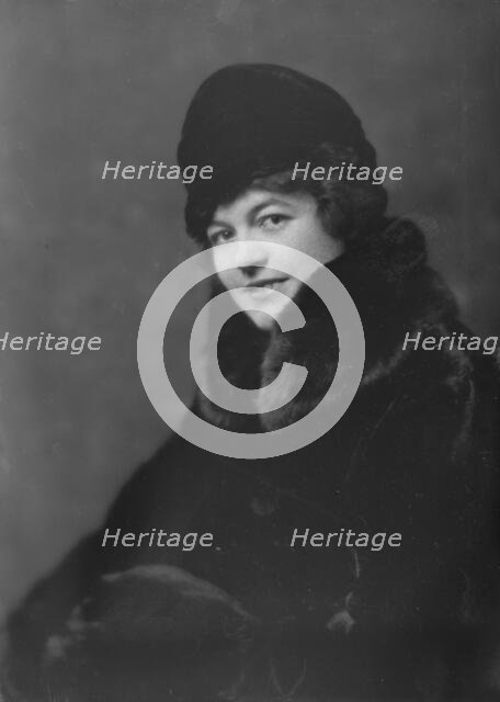 Miss Dorothy Brown, portrait photograph, 1918 Jan. 11. Creator: Arnold Genthe.