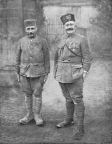 'Le lieutenant-colonel Richaud et le doyen du 4e zouaves', 1916. Creator: Unknown.