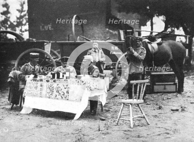 'A Vise, des officiers allemands degustent en plein air les vins requisitionnes', 1914. Creator: Unknown.