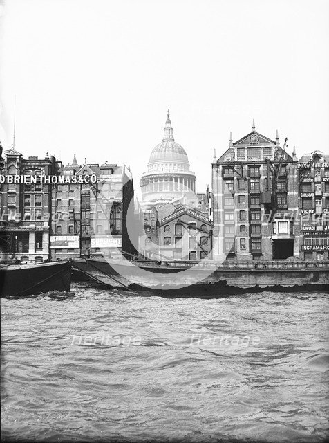 Lighters passing St Paul's Wharf with St Paul's Cathedral in the background, London, c1905. Artist: Unknown