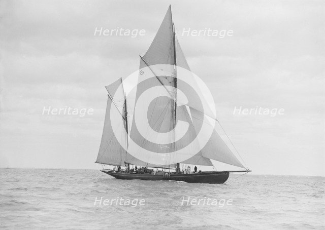 The 118 foot ketch 'Fidra', 1913. Creator: Kirk & Sons of Cowes.