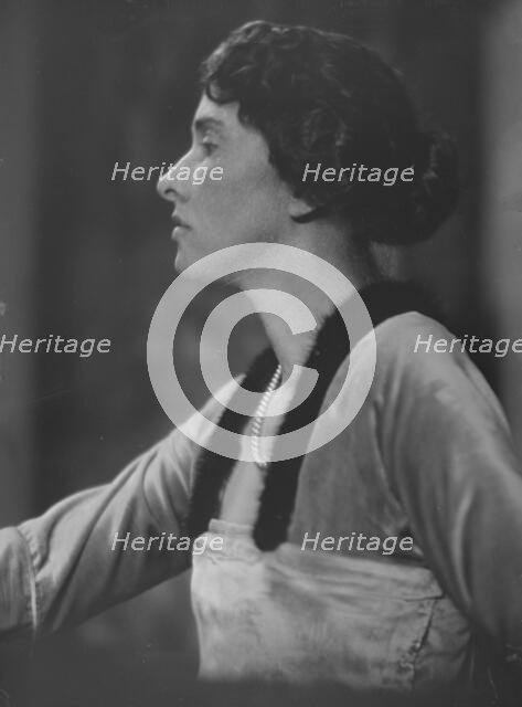 Mrs. Bissell, portrait photograph, 1917 Dec. 15. Creator: Arnold Genthe.